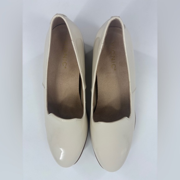 Vionic Women's Elegant Cream Flats - Picture 2 of 7